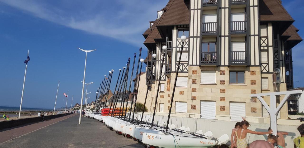 Le Yacht Club1 Apartment Блонвил-сюр-Мер Екстериор снимка